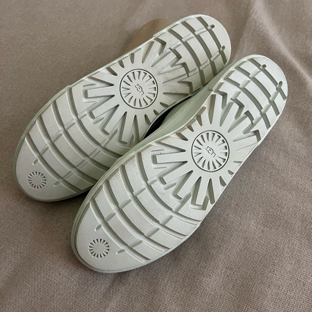 UGG Aries Sneakers - Picture 10 of 11